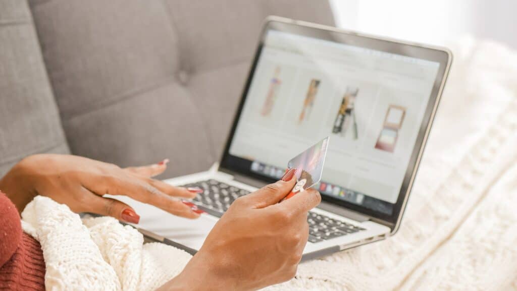 Shopping am Laptop
